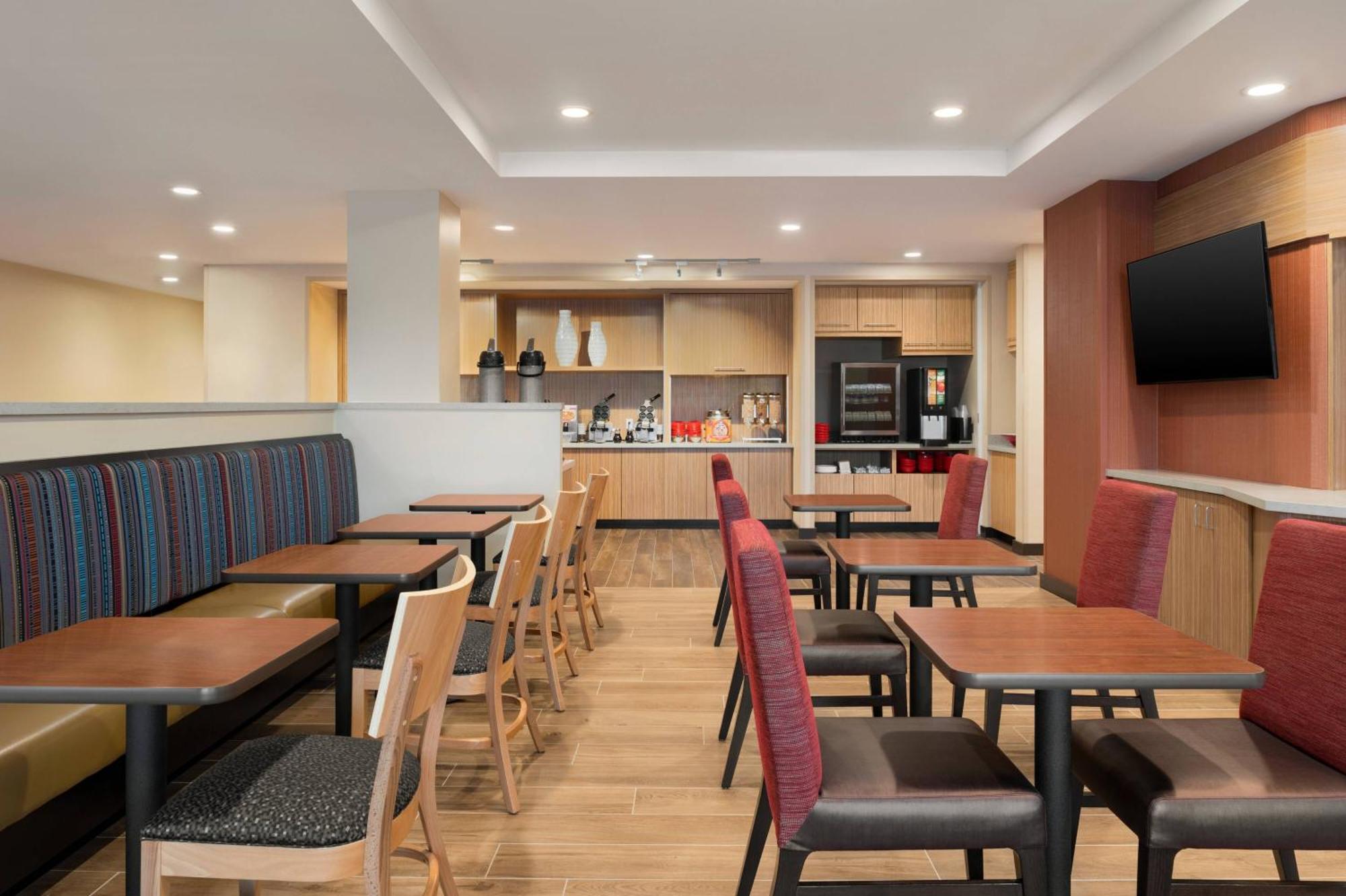 Towneplace Suites By Marriott Dubuque Downtown Exterior photo