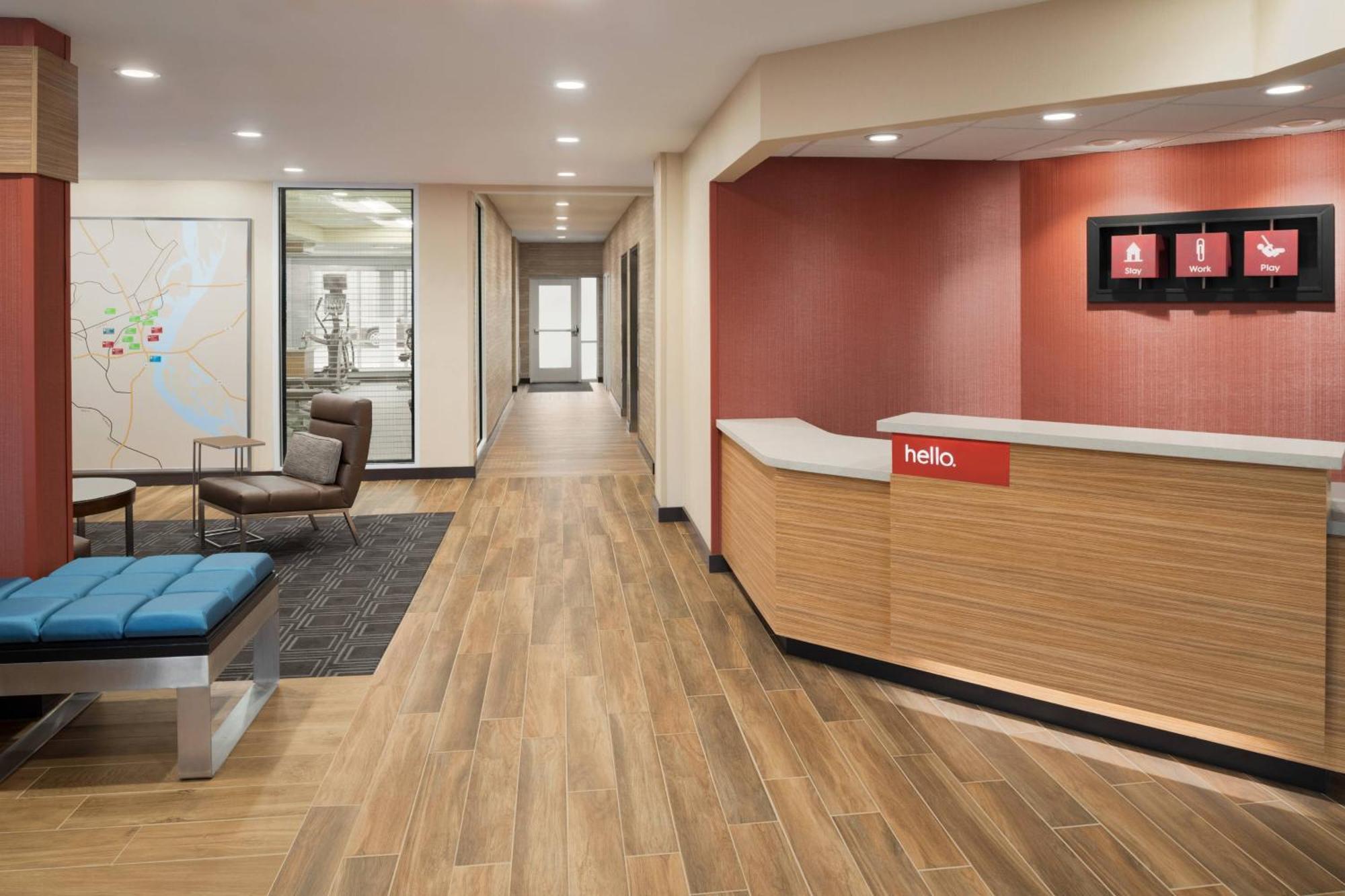 Towneplace Suites By Marriott Dubuque Downtown Exterior photo