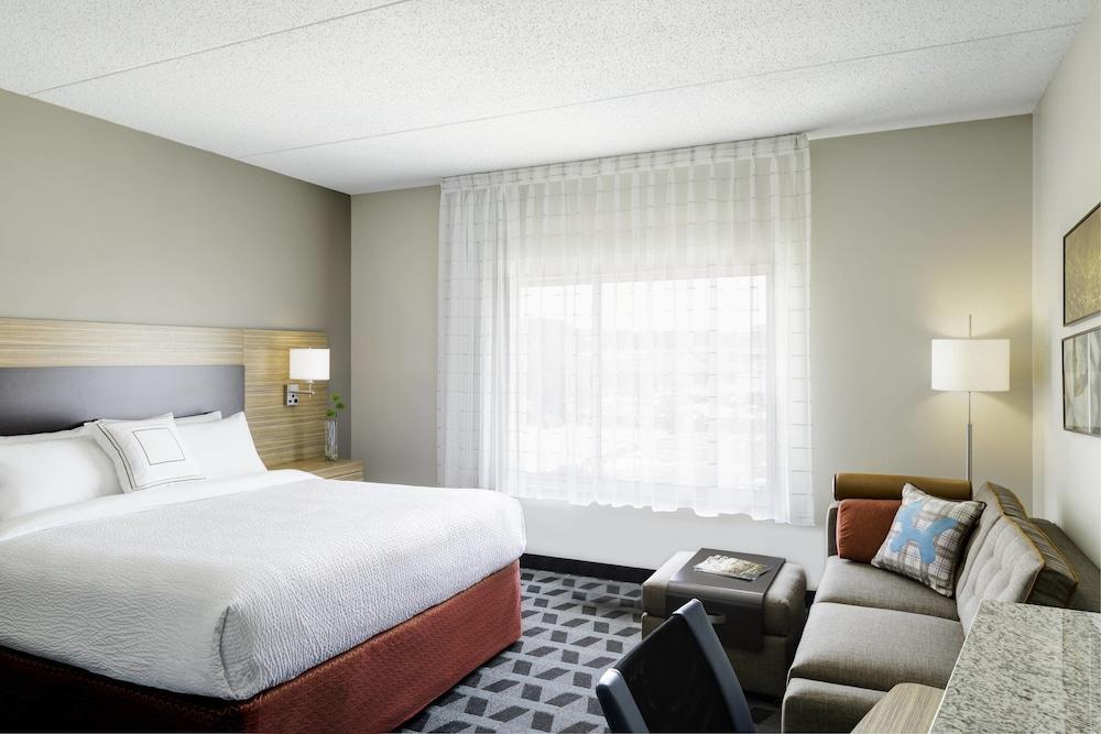 Towneplace Suites By Marriott Dubuque Downtown Exterior photo